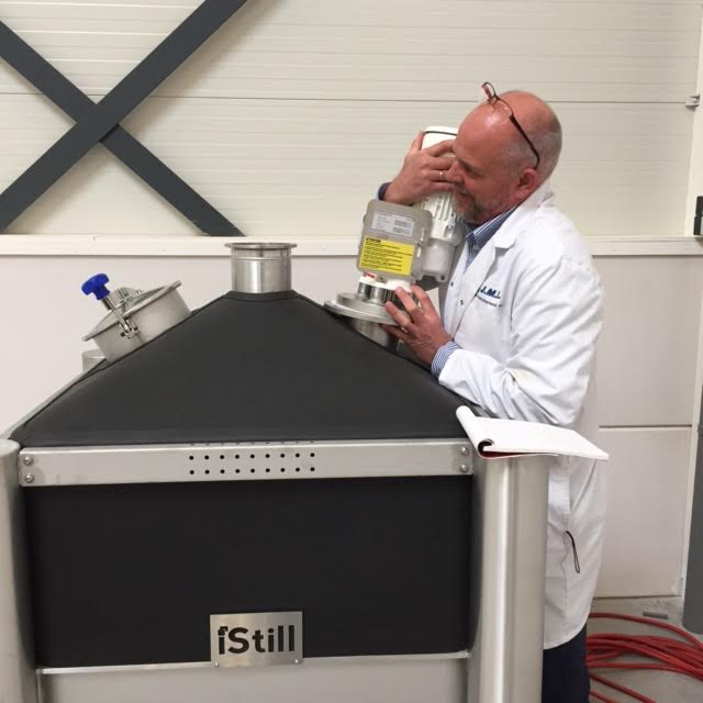 Erik fitting the agitator to a NextGen 500 for Stokerij Texel.