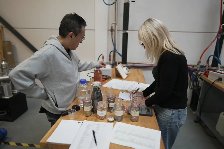 Two participants developing their own recipe.